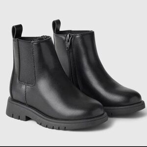 GAP- Toddler Chelsea Ankle Boots, True Black, size 6